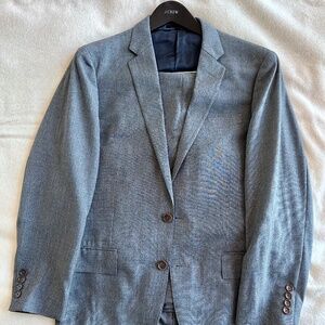 J. Crew light grey Ludlow traveler suit in tropical wool, size 38S